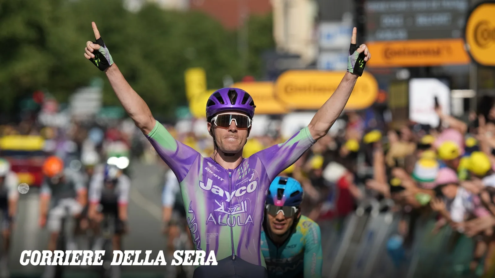 Tour de France. Sprint per Mauro Schmid: vince la 13esima tappa. Pogacar ancora in maglia gialla