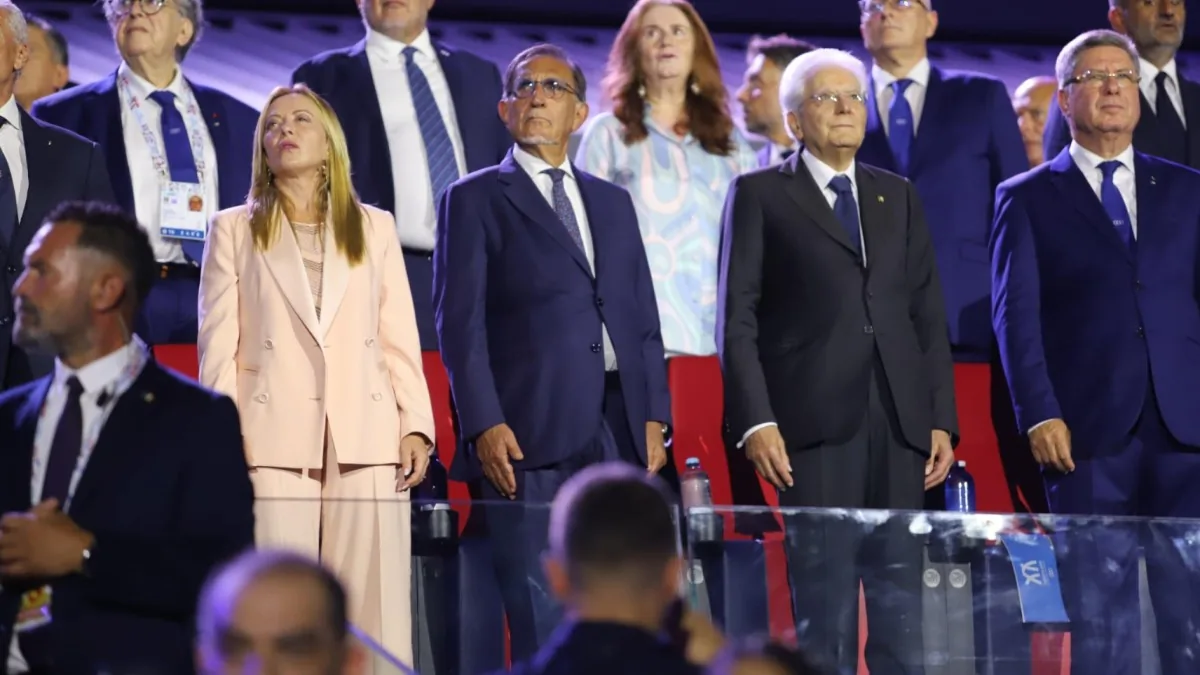 Giochi del Mediterraneo a Taranto, boato e fischi per Meloni allo stadio: applausi per il presidente Mattarella