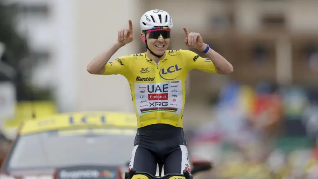 Il ciclista Tadej Pogačar parteciperà alla Vuelta a España, per vincere pure quella