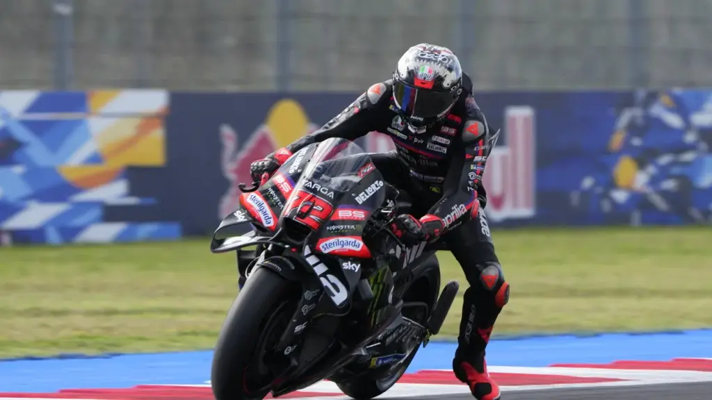 Moto Gp, Marc Marquez fa la voce grossa: vince la Sprint davanti a Bezzecchi | Ordine d'arrivo e nuova classifica
